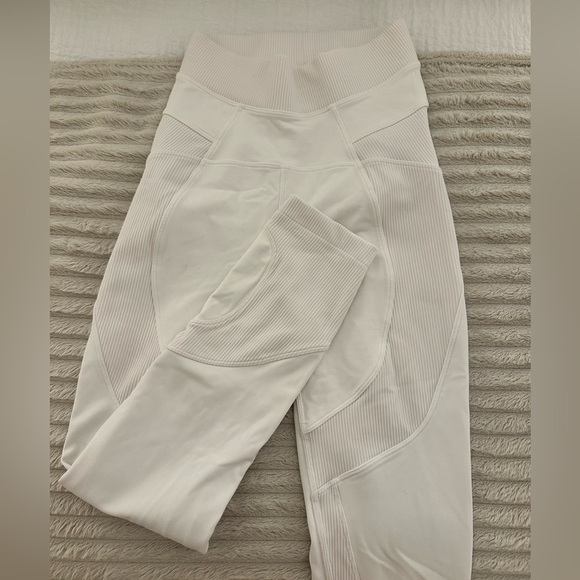 White Lululemon leggings - Picture 2 of 3